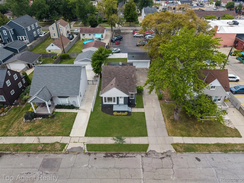 3323 Gardner Avenue Berkley City, MI 48072