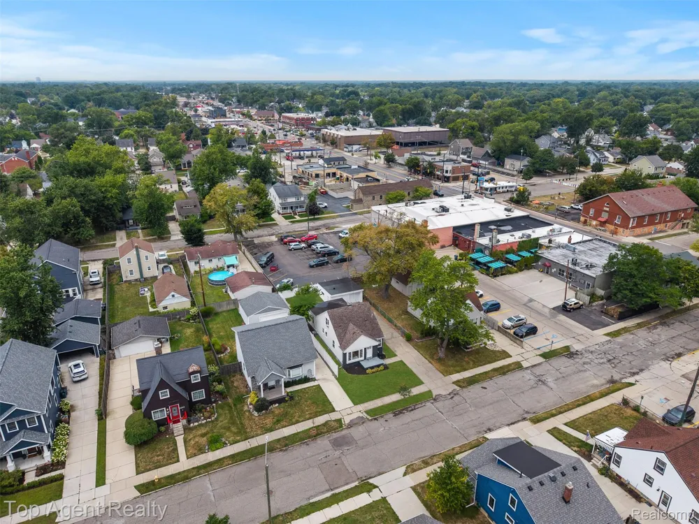 3323 Gardner Avenue Berkley City, MI 48072