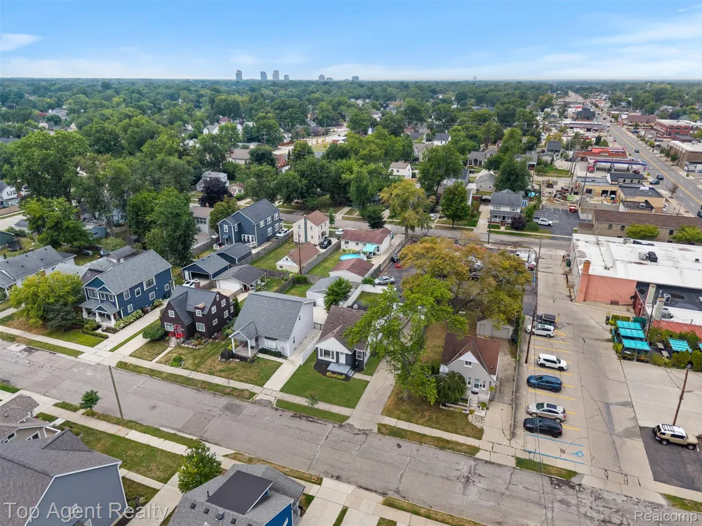 3323 Gardner Avenue Berkley City, MI 48072