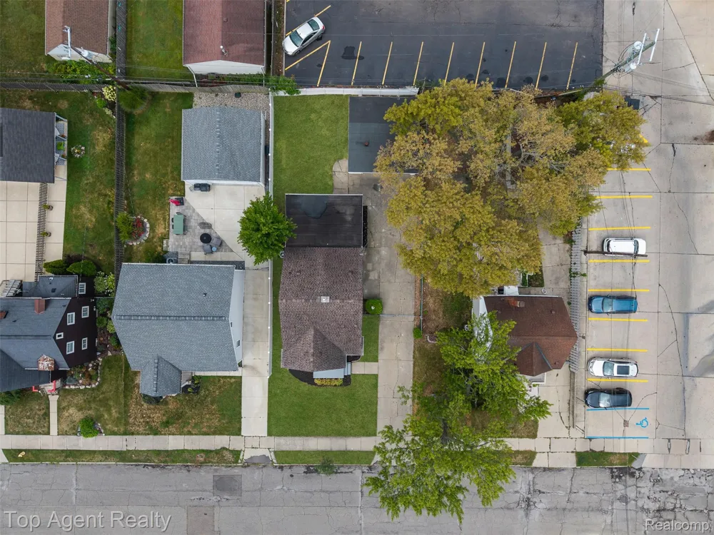 3323 Gardner Avenue Berkley City, MI 48072