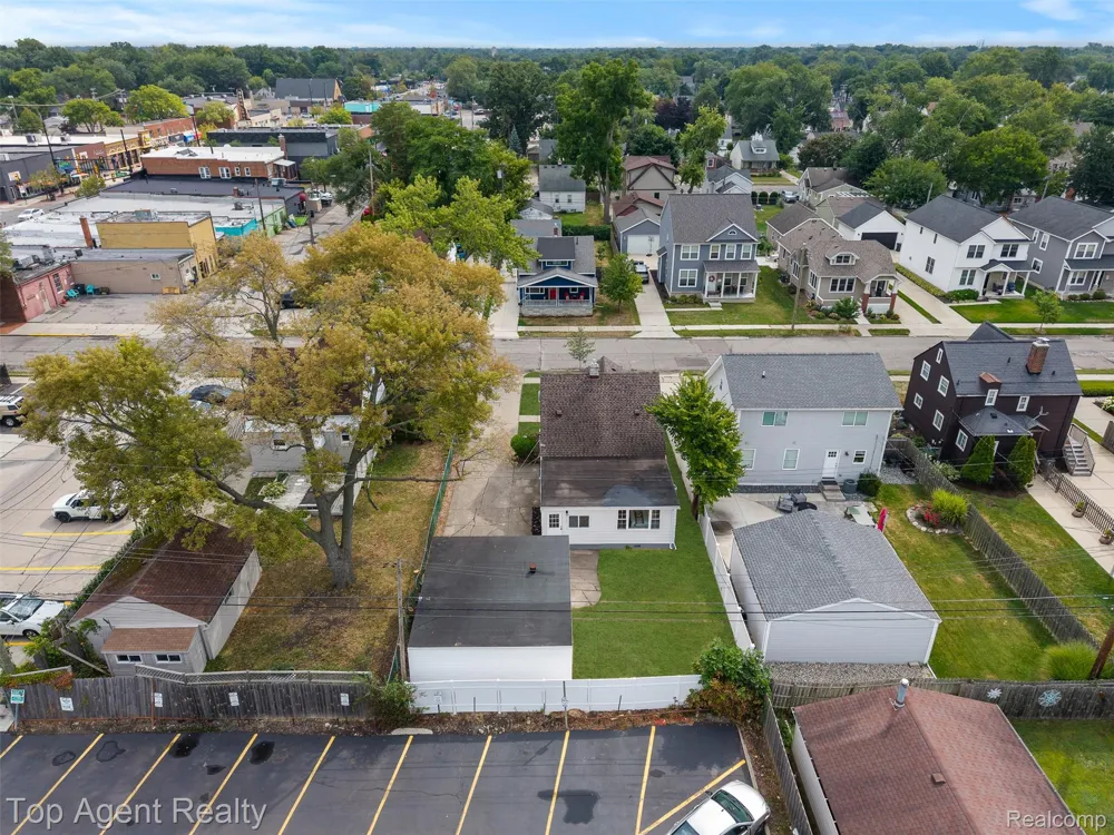 3323 Gardner Avenue Berkley City, MI 48072