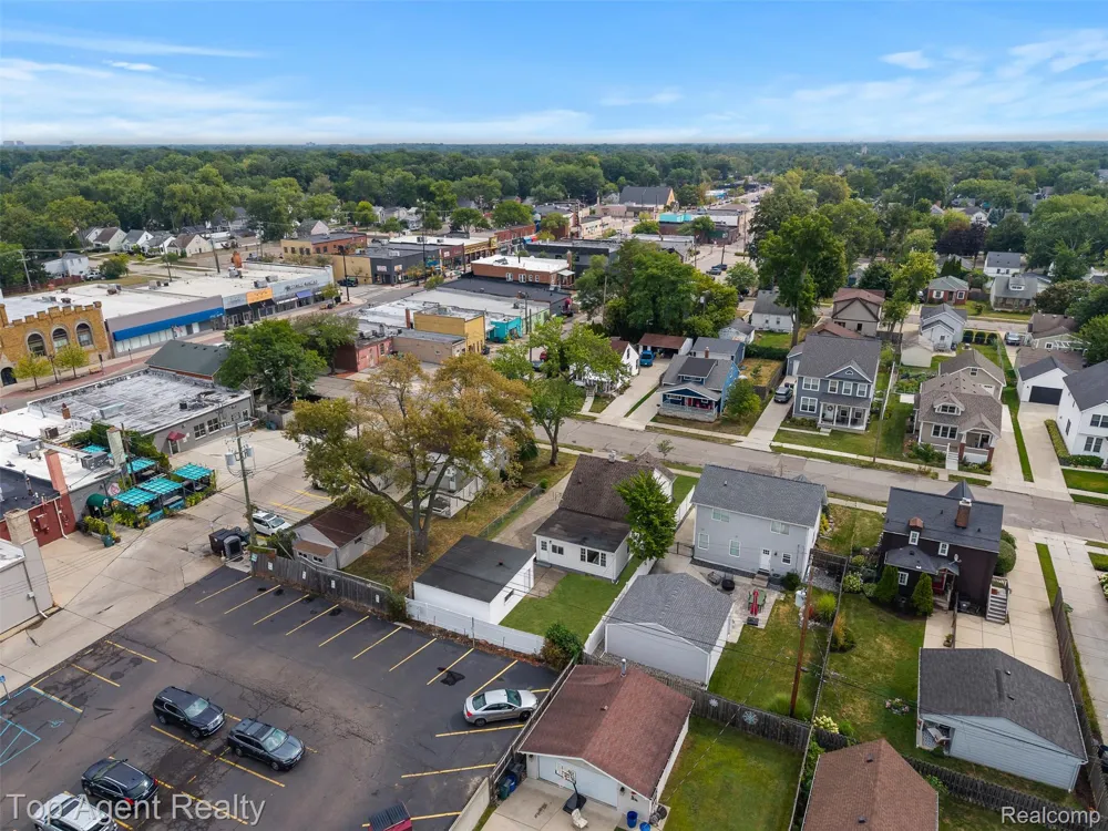 3323 Gardner Avenue Berkley City, MI 48072