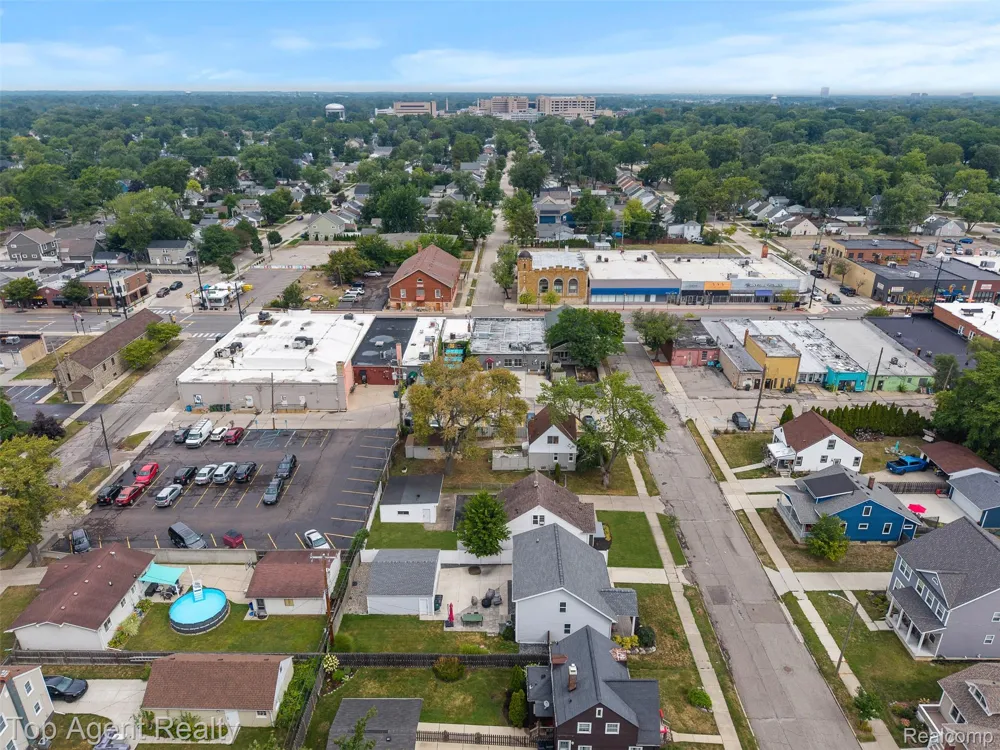 3323 Gardner Avenue Berkley City, MI 48072