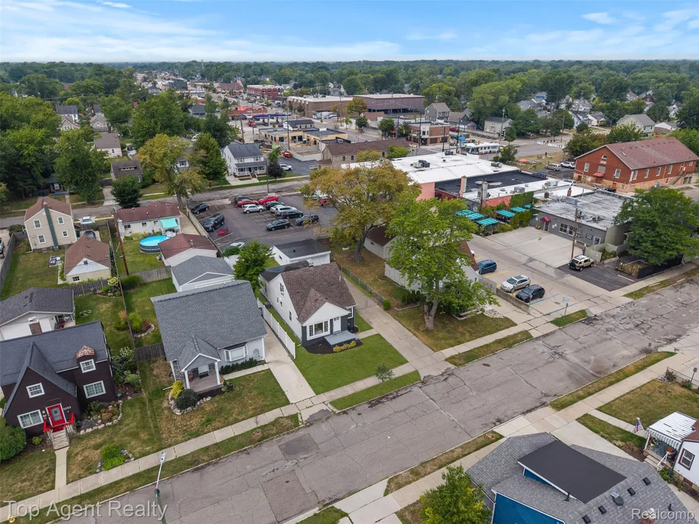 3323 Gardner Avenue Berkley City, MI 48072