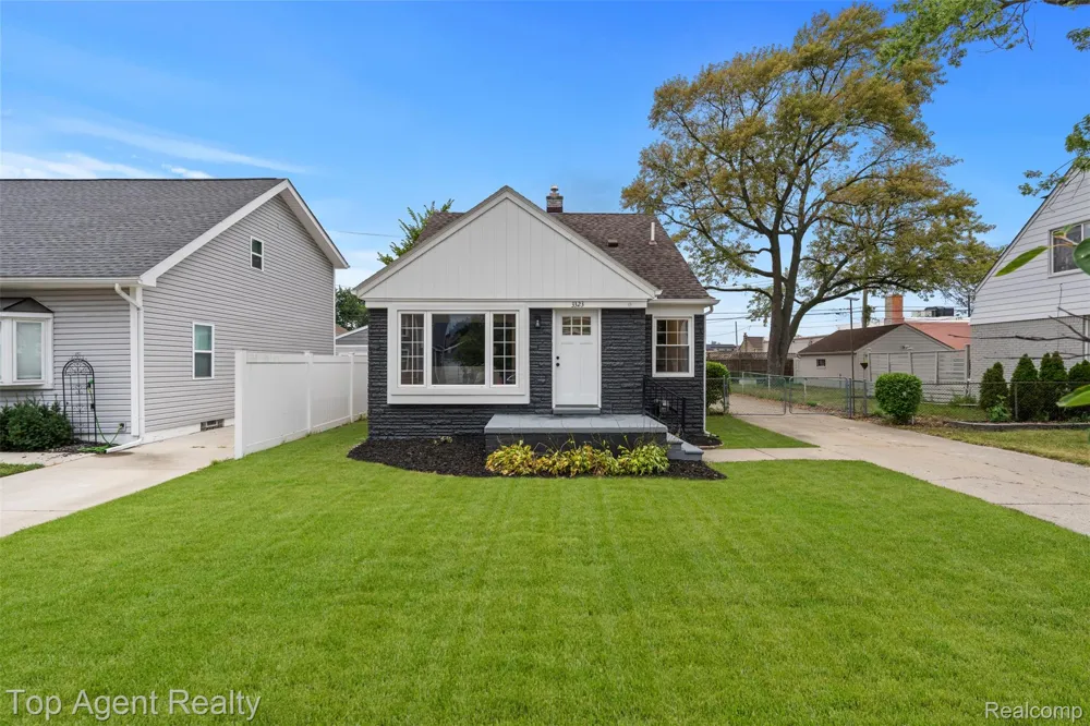 3323 Gardner Avenue Berkley City, MI 48072