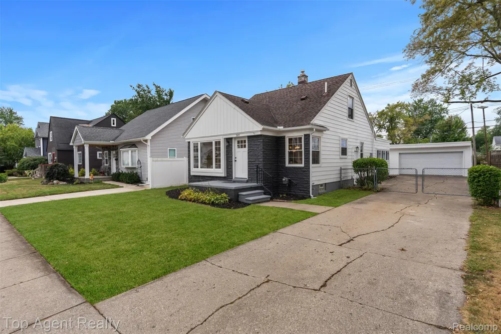 3323 Gardner Avenue Berkley City, MI 48072