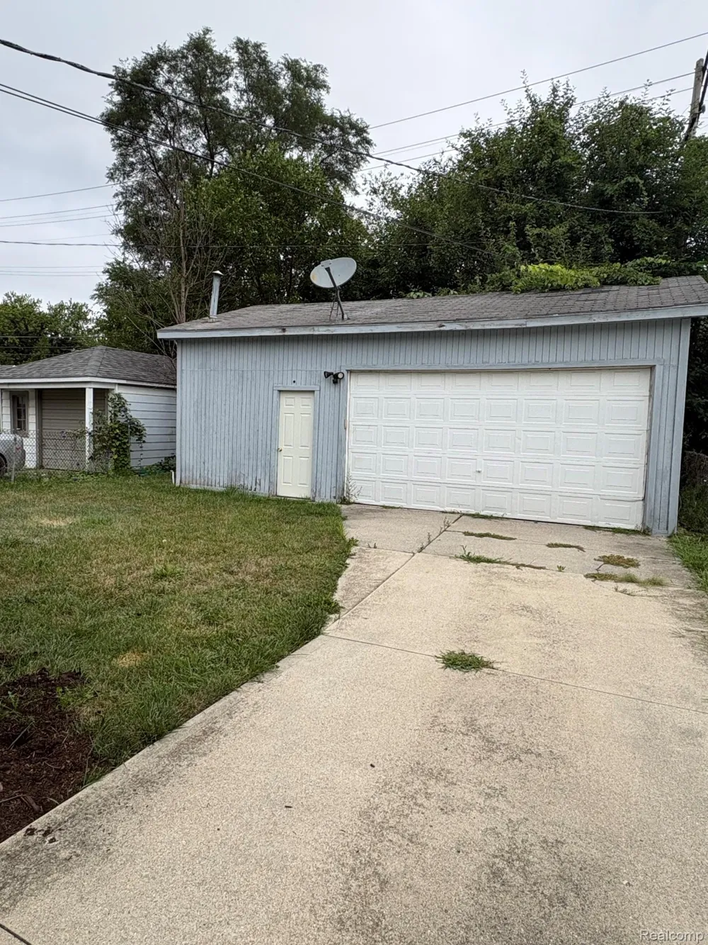 19367 Roscommon Street Harper Woods City, MI 48225