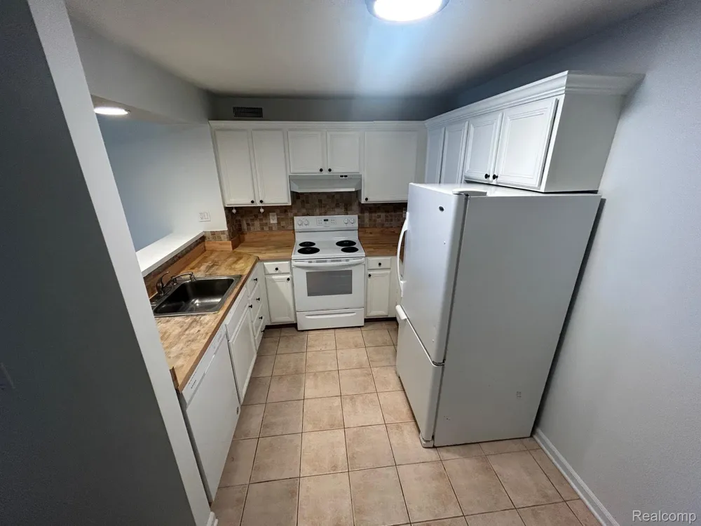 924 CHESTNUT HILL DRIVE #A Auburn Hills City, MI 48326