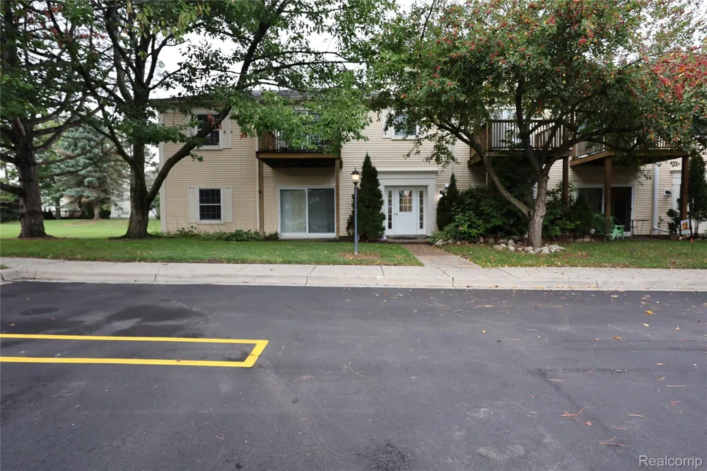 924 CHESTNUT HILL DRIVE #A Auburn Hills City, MI 48326