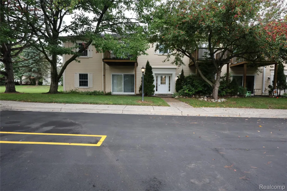 924 CHESTNUT HILL DRIVE #A Auburn Hills City, MI 48326