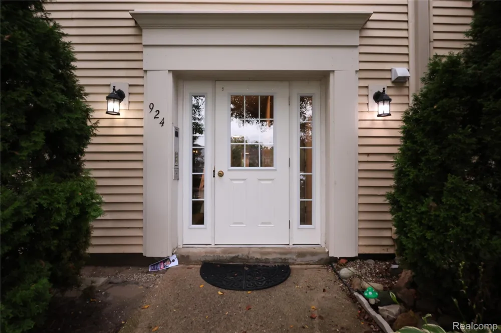 924 CHESTNUT HILL DRIVE #A Auburn Hills City, MI 48326