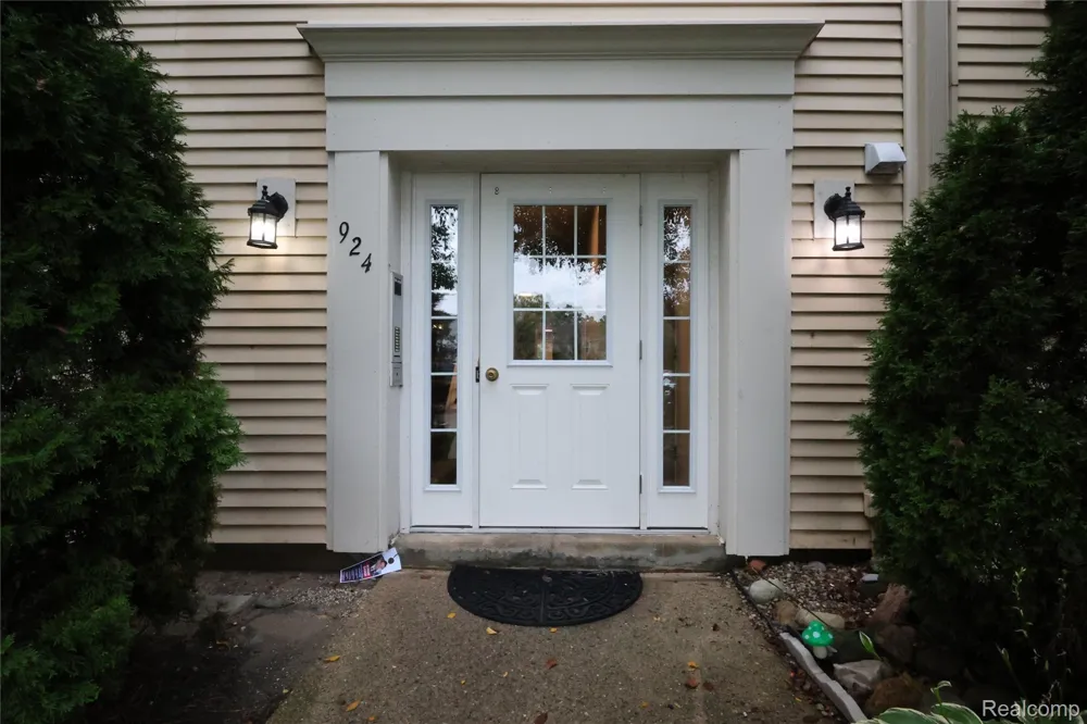 924 CHESTNUT HILL DRIVE #A Auburn Hills City, MI 48326
