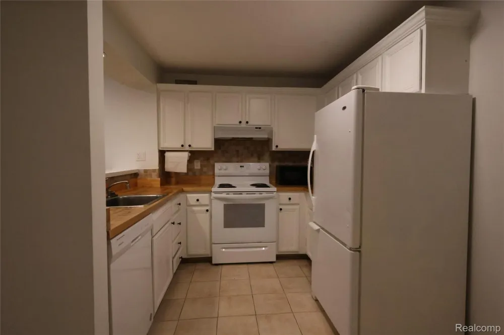 924 CHESTNUT HILL DRIVE #A Auburn Hills City, MI 48326