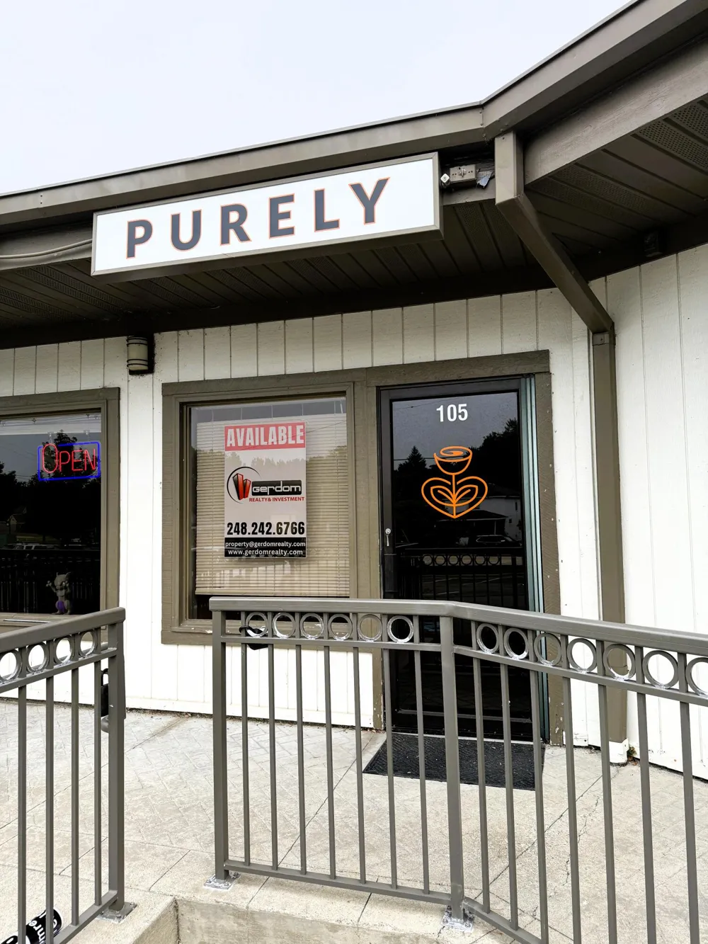 2141 Cass Lake Road #105 Keego Harbor City, MI 48320