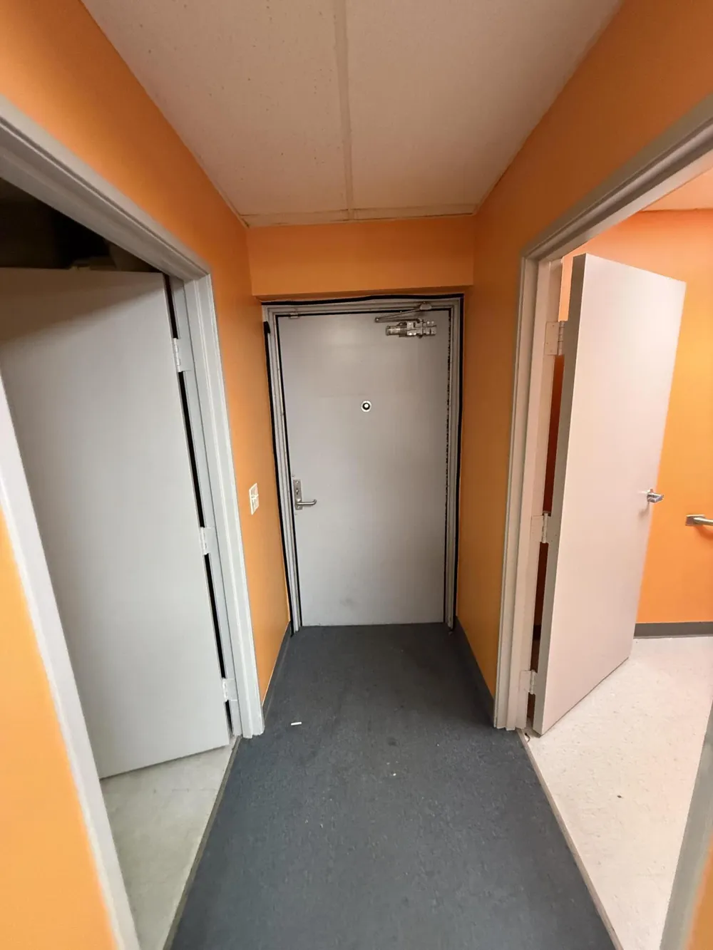 2141 Cass Lake Road #105 Keego Harbor City, MI 48320