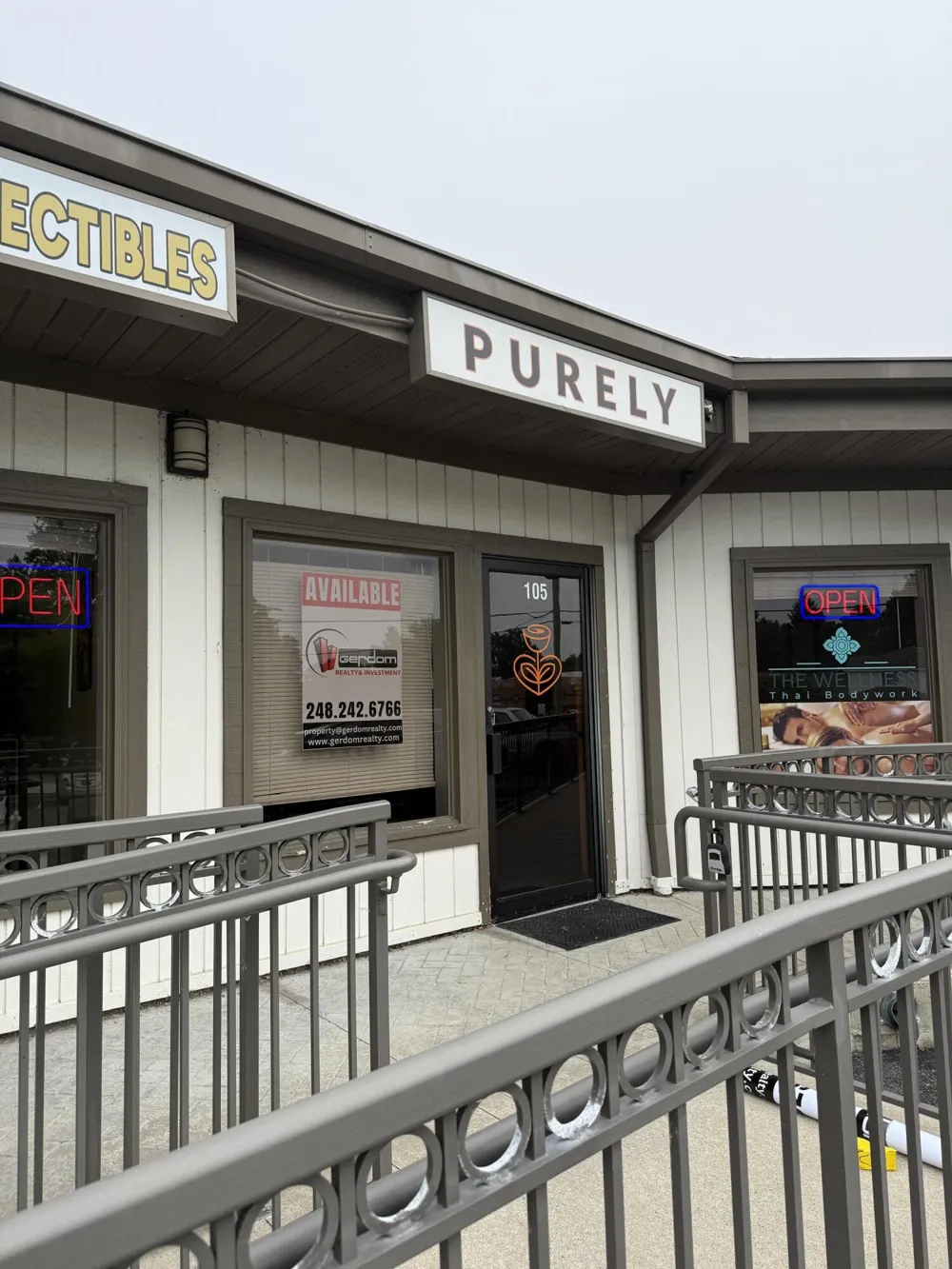 2141 Cass Lake Road #105 Keego Harbor City, MI 48320