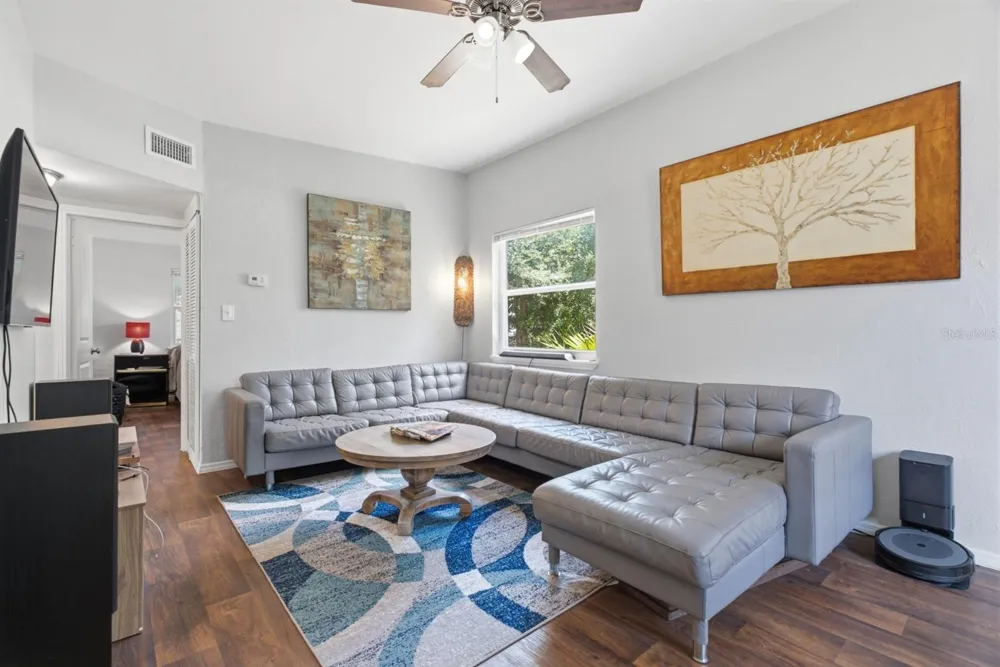 2855 37TH AVENUE St Petersburg, FL 33713