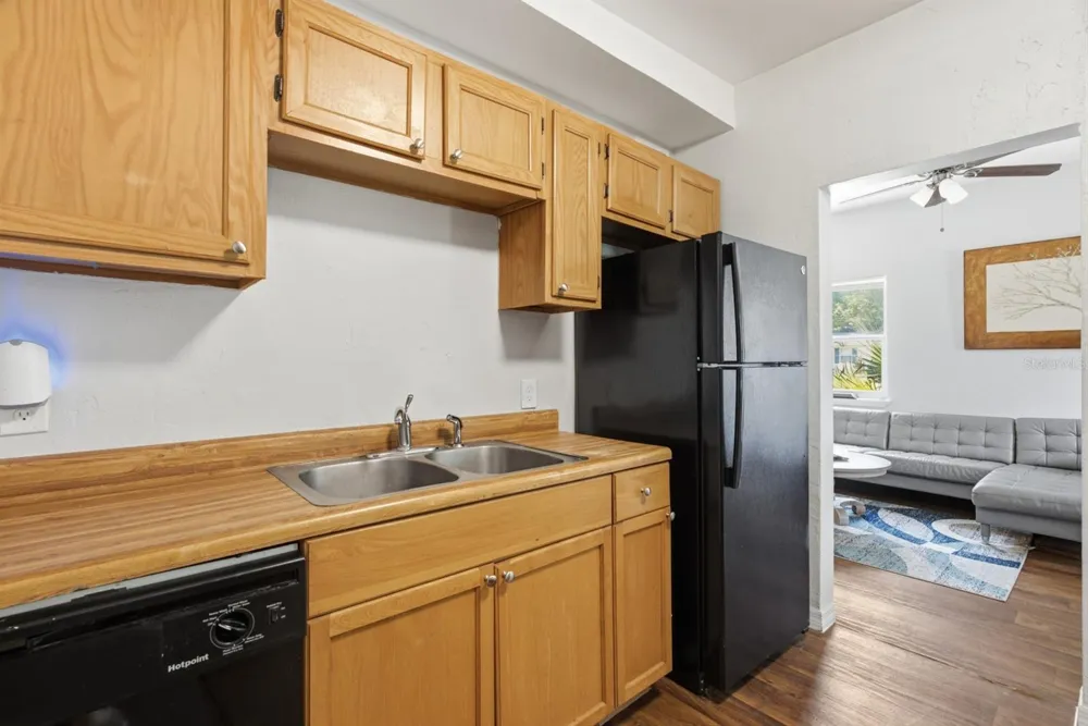 2855 37TH AVENUE St Petersburg, FL 33713