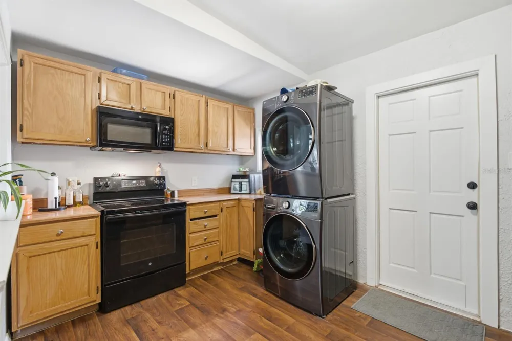 2855 37TH AVENUE St Petersburg, FL 33713