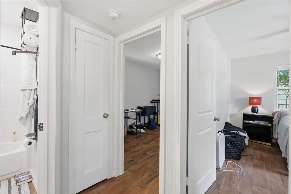 2855 37TH AVENUE St Petersburg, FL 33713