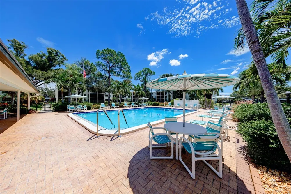 5090 BAY STREET NE #124 St Petersburg, FL 33703