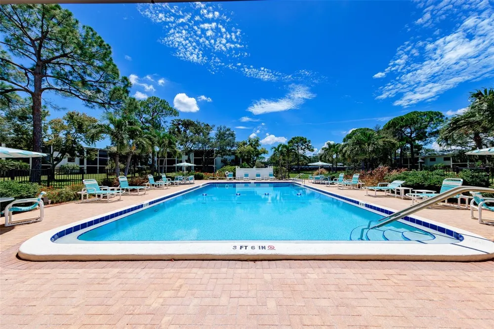 5090 BAY STREET NE #124 St Petersburg, FL 33703