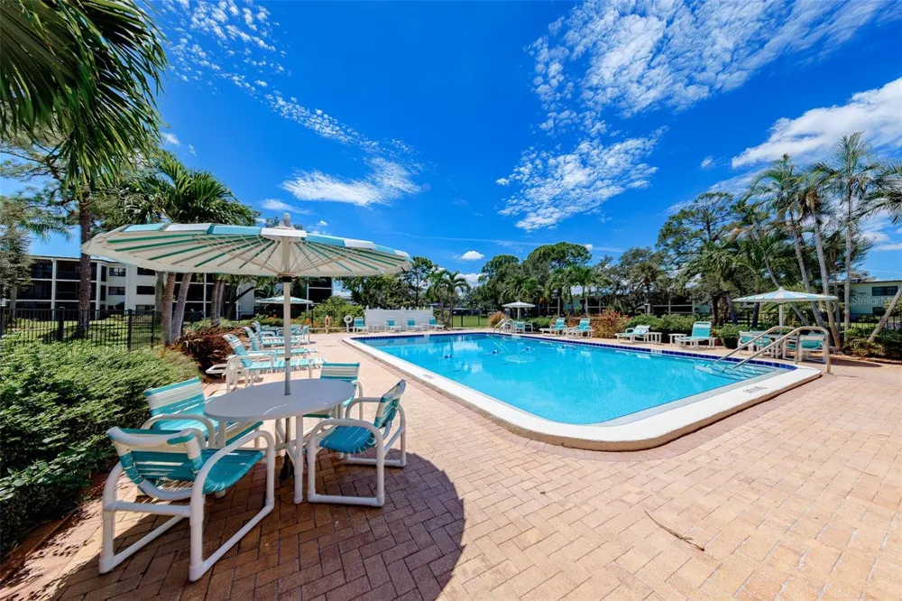 5090 BAY STREET NE #124 St Petersburg, FL 33703