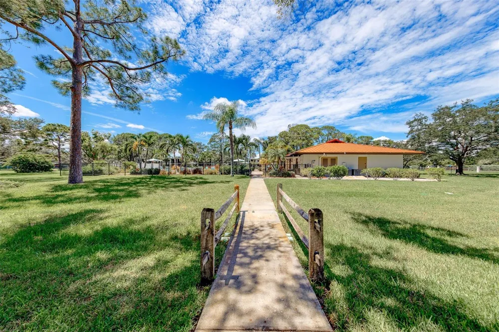 5090 BAY STREET NE #124 St Petersburg, FL 33703