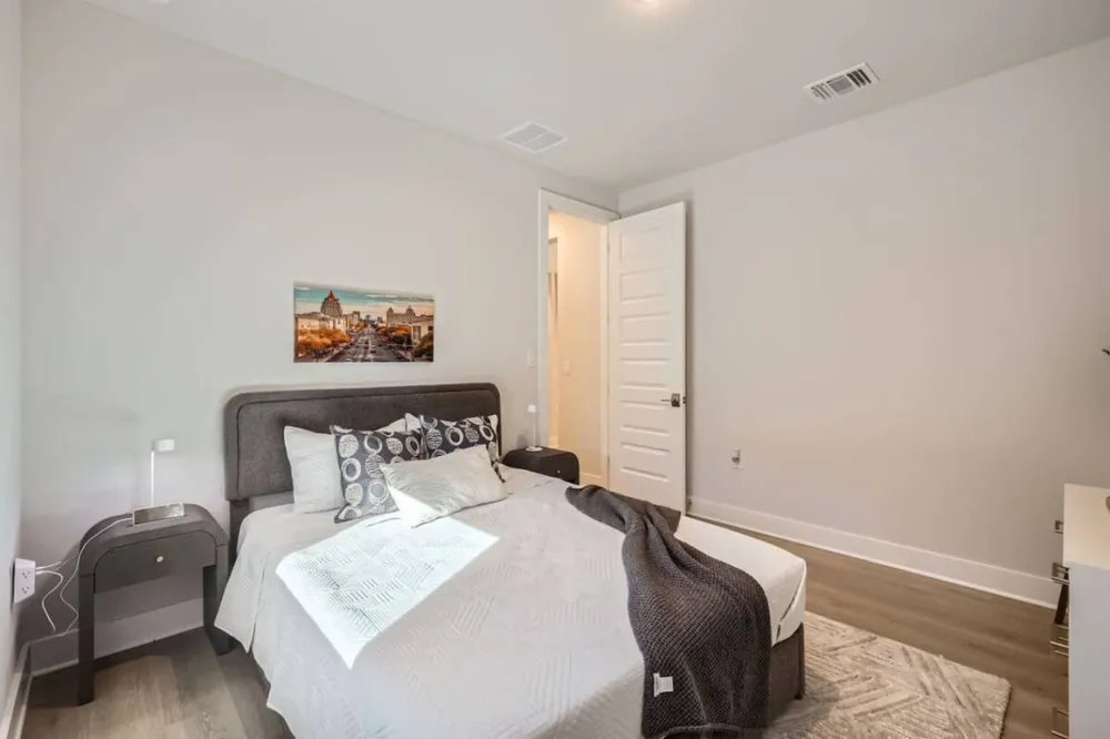 7700 Ella Lee Lane Austin, TX 78744