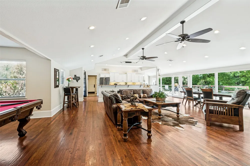 928 Irving Heights Drive Irving, TX 75061