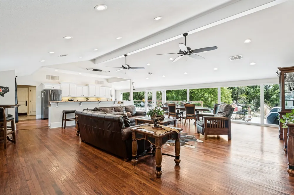 928 Irving Heights Drive Irving, TX 75061