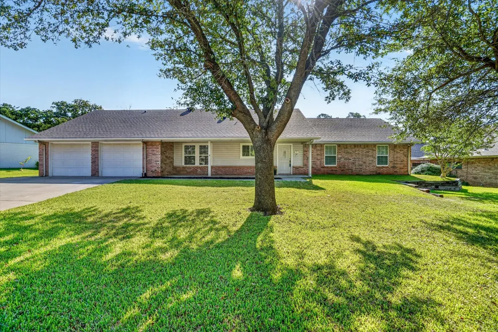215 Mistletoe Lane Keene, TX 76059