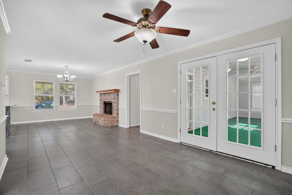 215 Mistletoe Lane Keene, TX 76059