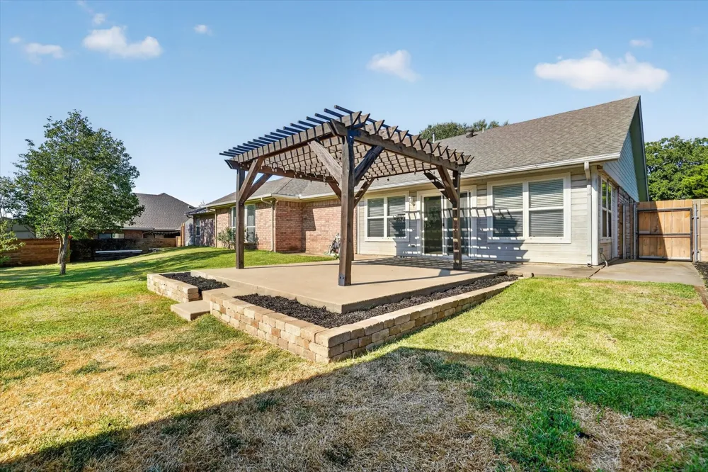 215 Mistletoe Lane Keene, TX 76059