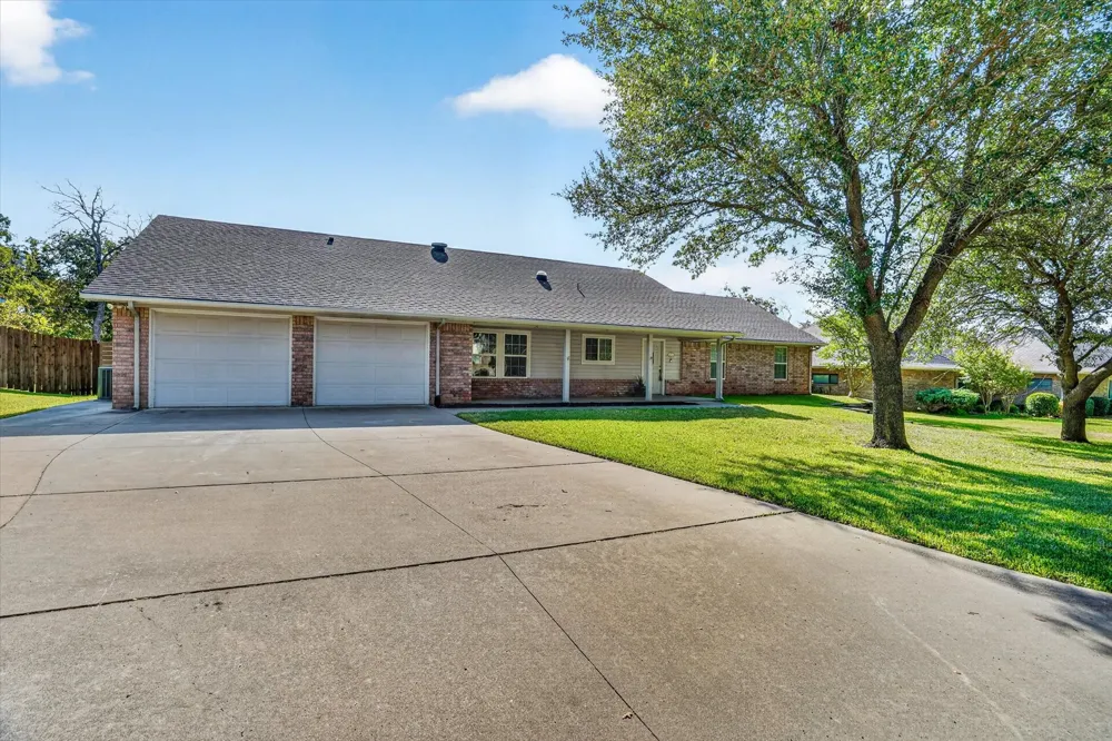 215 Mistletoe Lane Keene, TX 76059