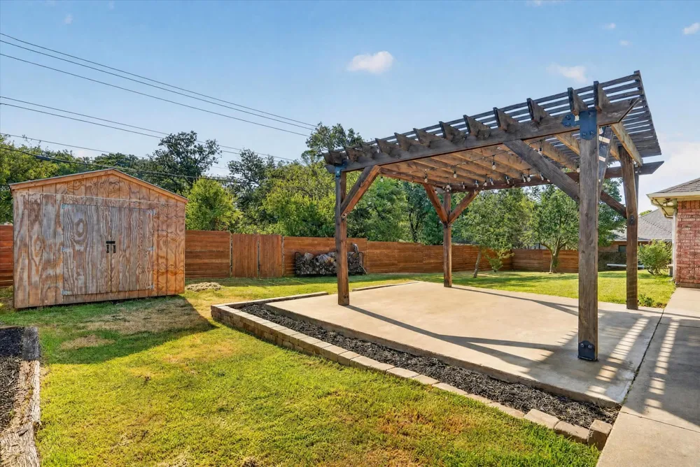 215 Mistletoe Lane Keene, TX 76059
