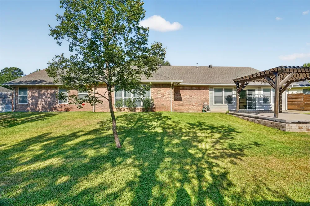 215 Mistletoe Lane Keene, TX 76059