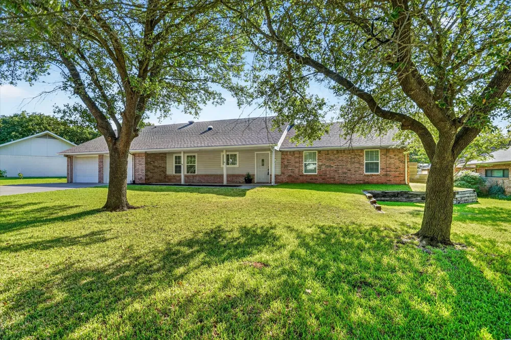 215 Mistletoe Lane Keene, TX 76059