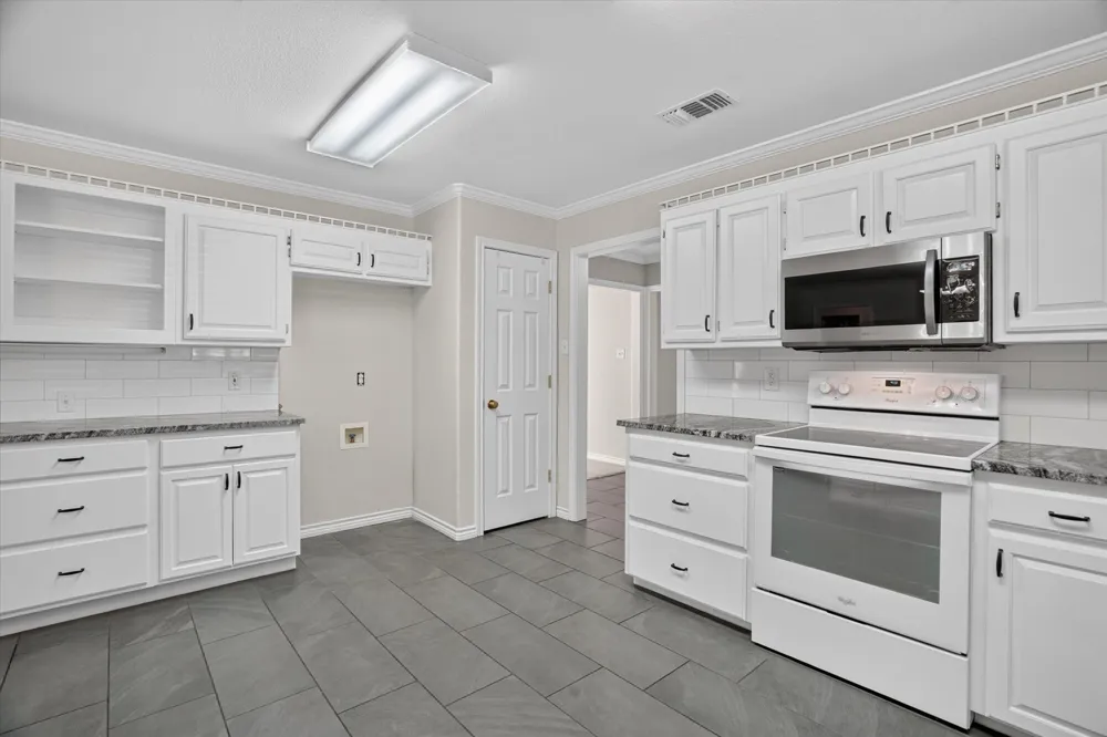 215 Mistletoe Lane Keene, TX 76059