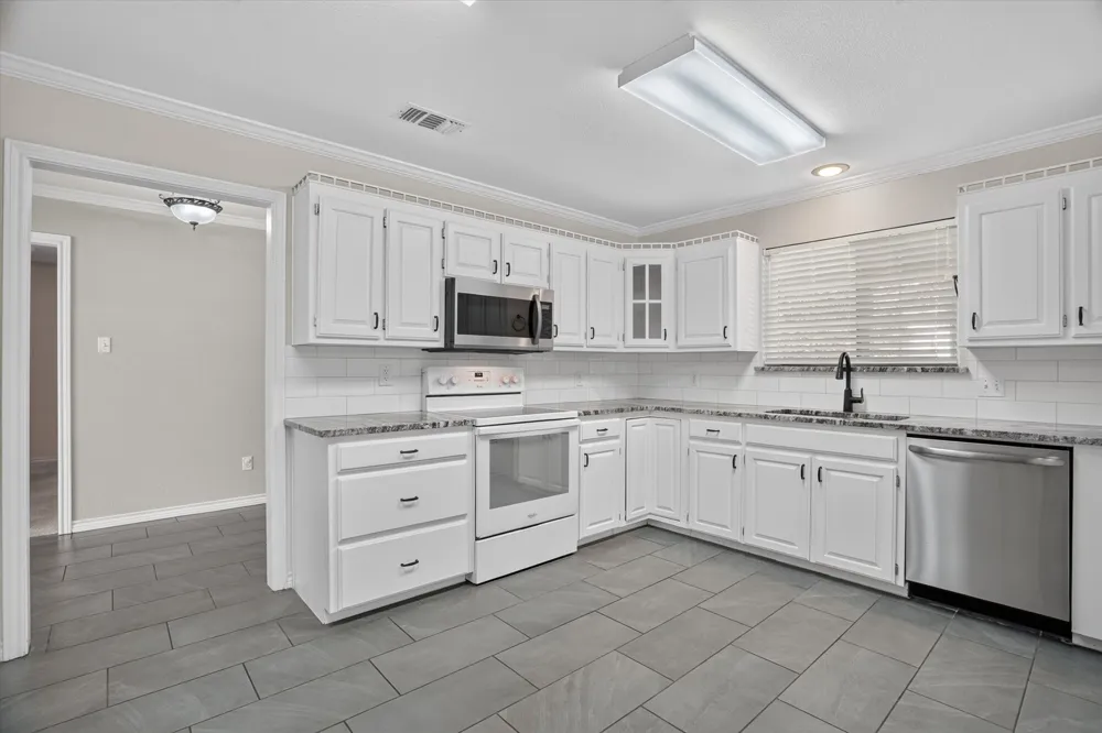 215 Mistletoe Lane Keene, TX 76059