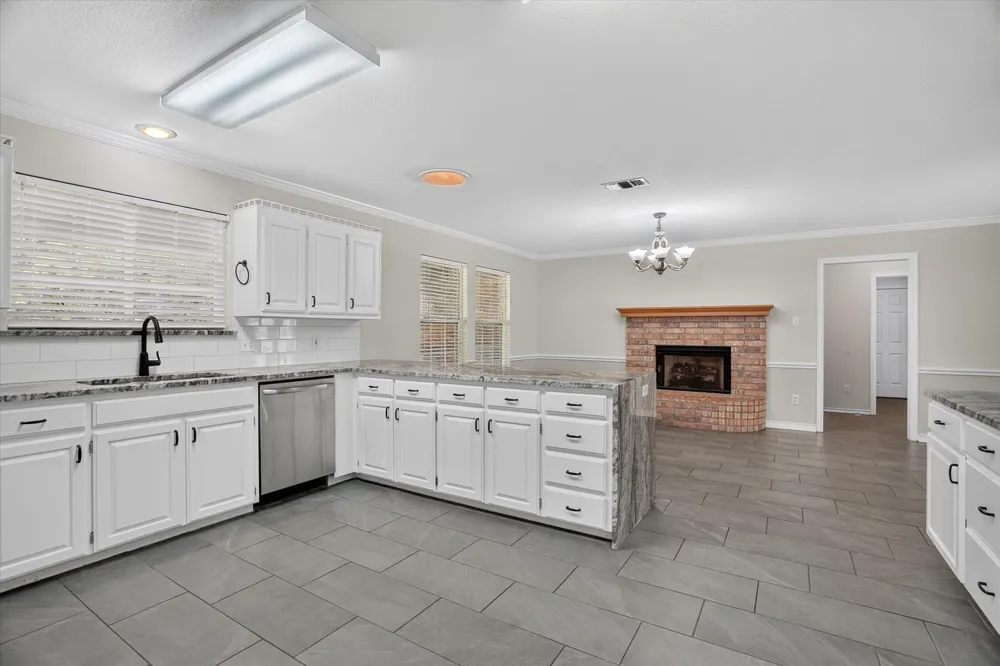 215 Mistletoe Lane Keene, TX 76059