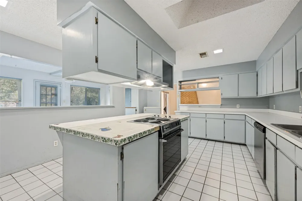 2817 Buffalo Court Arlington, TX 76013