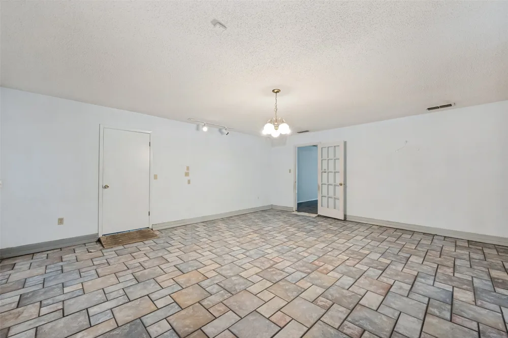 2817 Buffalo Court Arlington, TX 76013