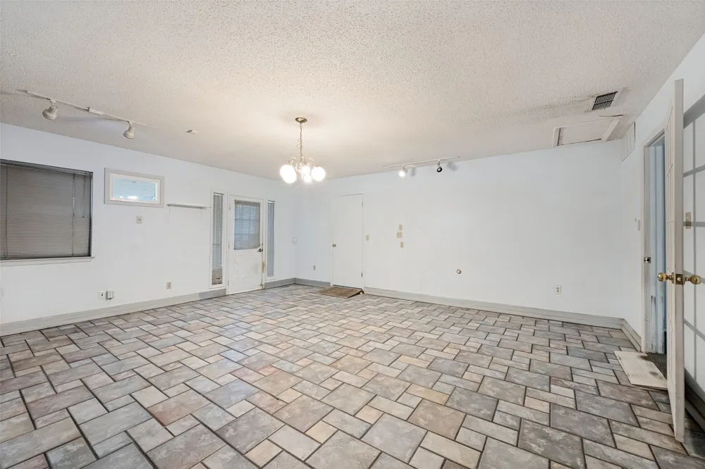 2817 Buffalo Court Arlington, TX 76013
