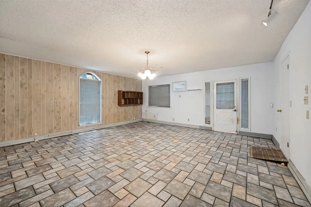 2817 Buffalo Court Arlington, TX 76013