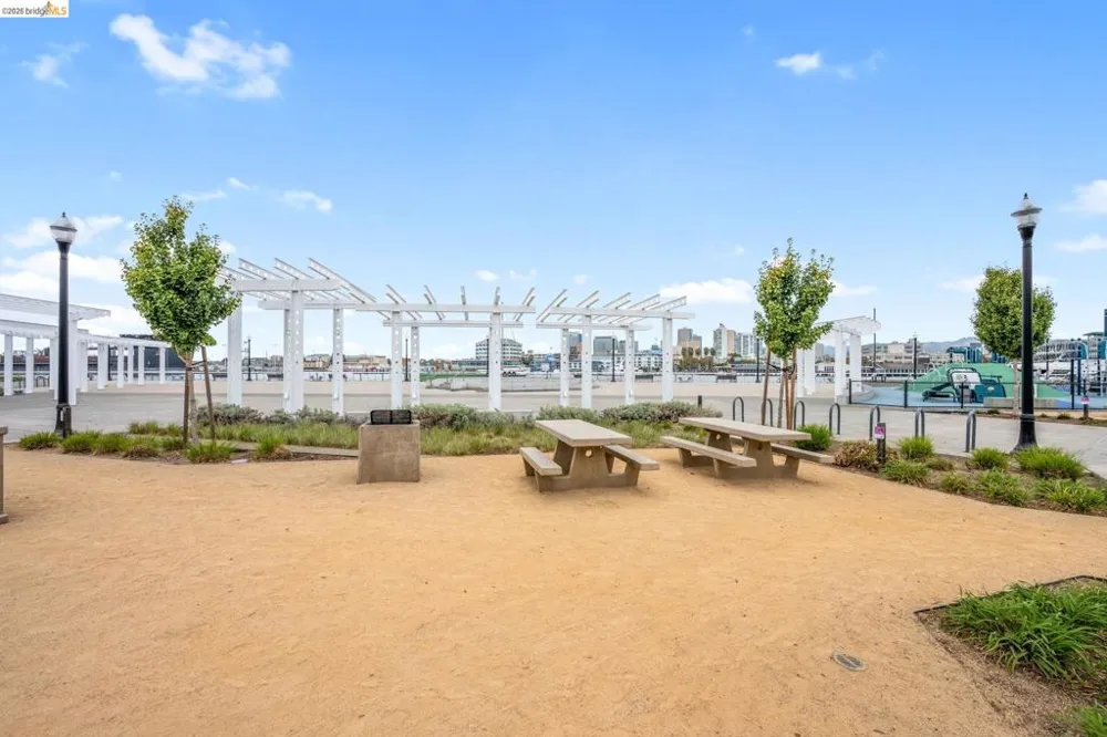 2875 Tradewind Dr Alameda, CA 94501