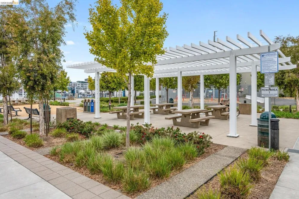 2875 Tradewind Dr Alameda, CA 94501