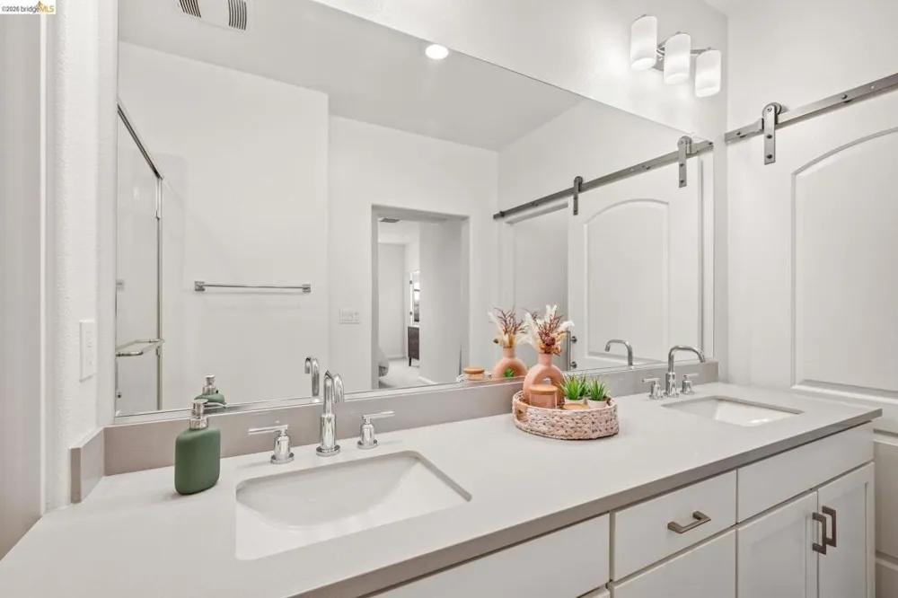 2875 Tradewind Dr Alameda, CA 94501