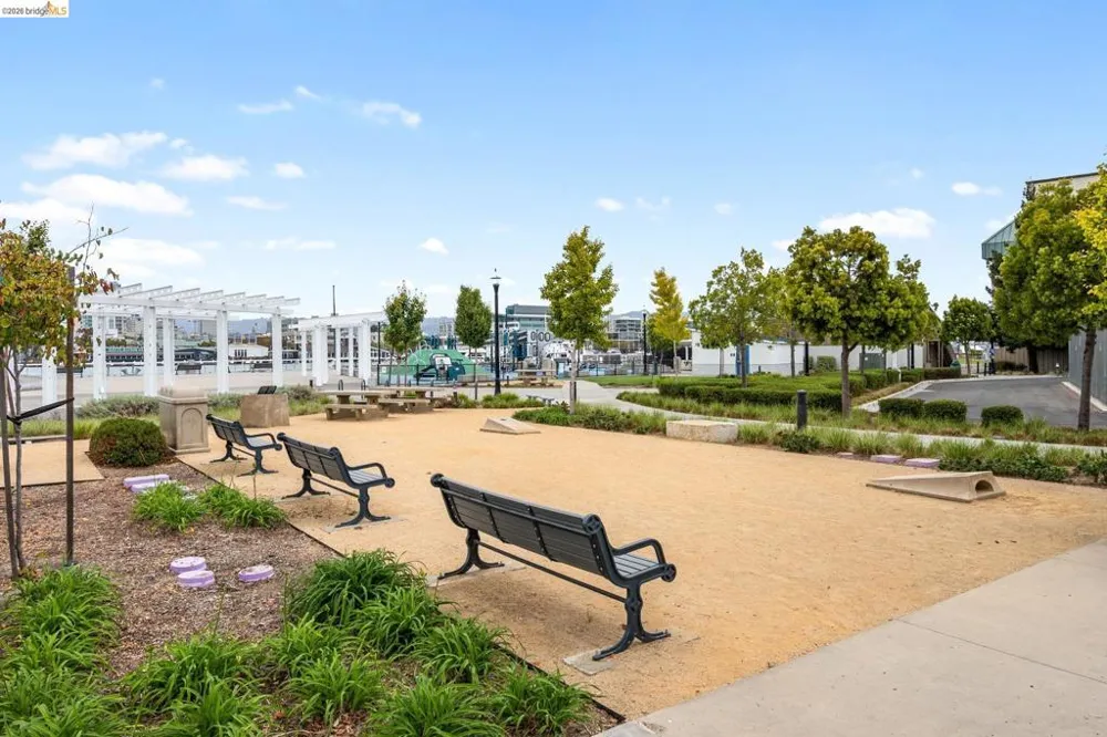 2875 Tradewind Dr Alameda, CA 94501