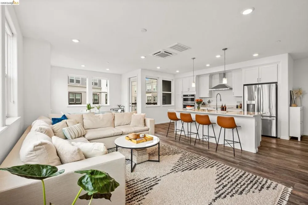 2875 Tradewind Dr Alameda, CA 94501